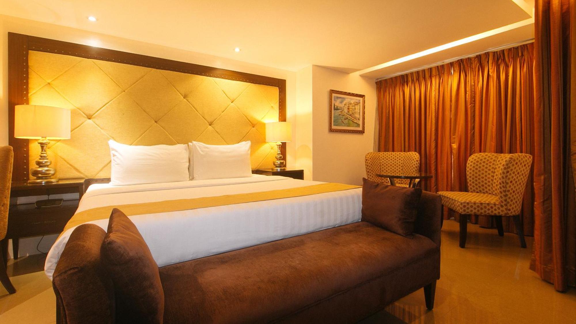 Torre Venezia Suites Quezon City Exterior photo