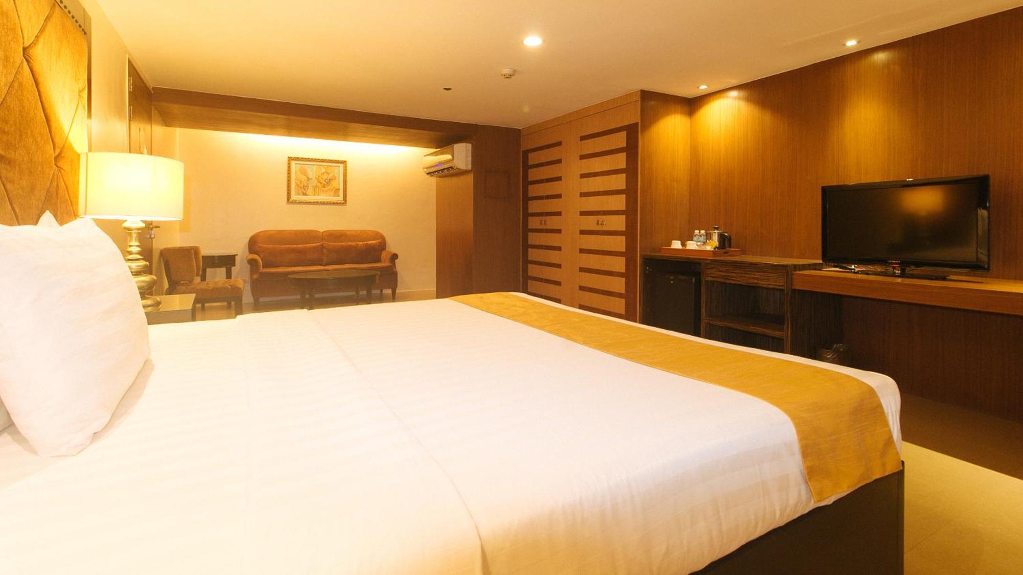 Torre Venezia Suites Quezon City Exterior photo