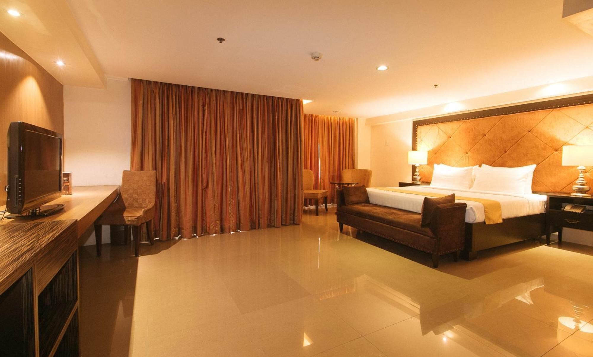 Torre Venezia Suites Quezon City Exterior photo