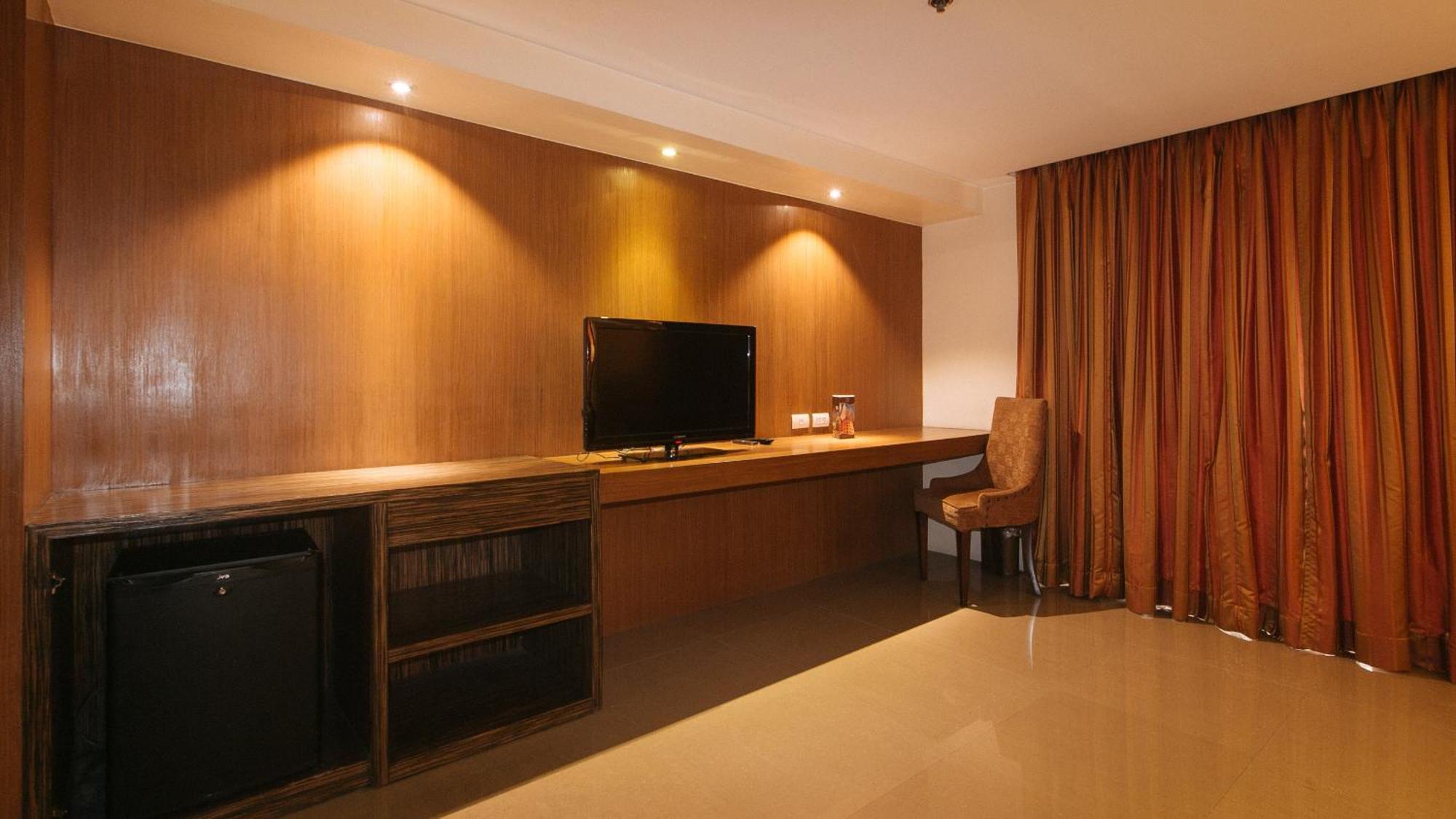 Torre Venezia Suites Quezon City Exterior photo
