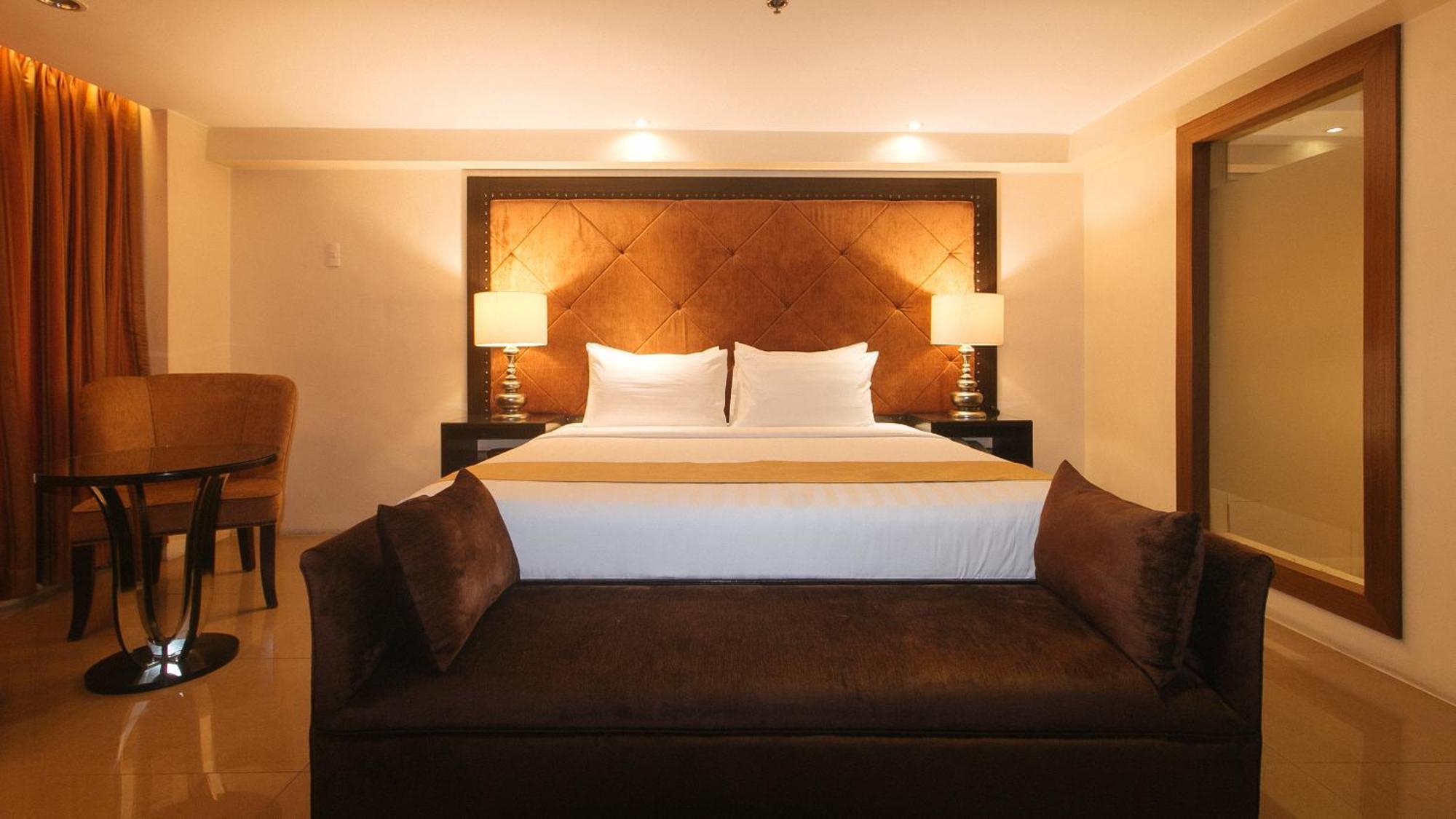 Torre Venezia Suites Quezon City Exterior photo