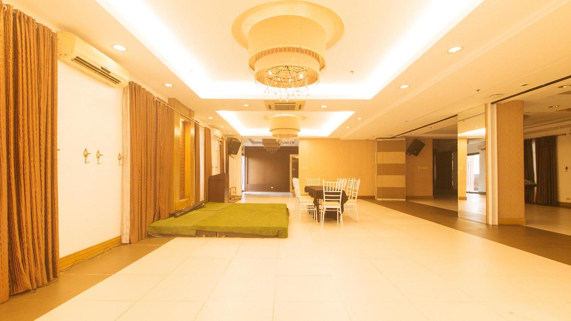 Torre Venezia Suites Quezon City Exterior photo